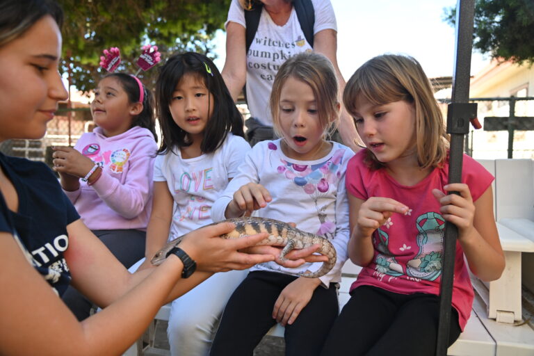 kids with lizard