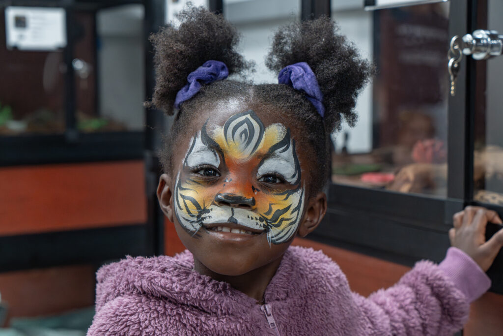 Kid w/ tiger facepaint